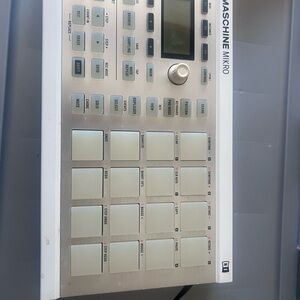 Native Instruments Maschine Mikro 2 Music Production Controller